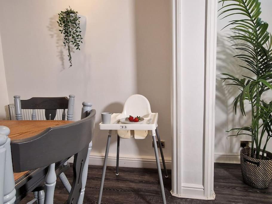 Spacious & Comfy Home- Very Close To Nec Birmingham ,Hs2 & Airport- Perfect For Contractors & Groups- Free Parking & Fast Wifi Marston Green Extérieur photo