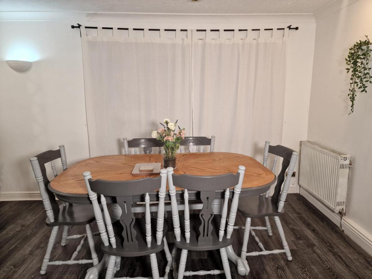 Spacious & Comfy Home- Very Close To Nec Birmingham ,Hs2 & Airport- Perfect For Contractors & Groups- Free Parking & Fast Wifi Marston Green Extérieur photo