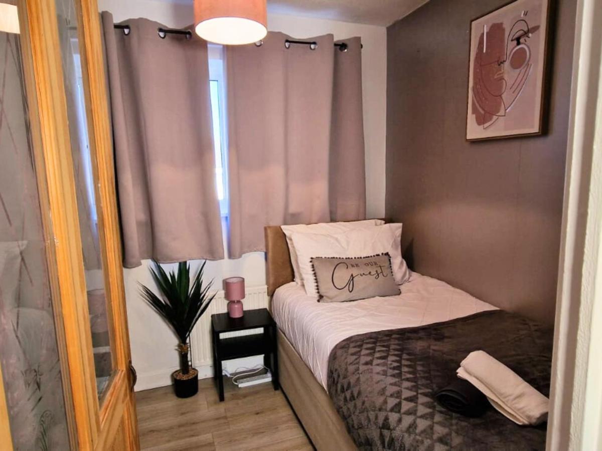 Spacious & Comfy Home- Very Close To Nec Birmingham ,Hs2 & Airport- Perfect For Contractors & Groups- Free Parking & Fast Wifi Marston Green Extérieur photo
