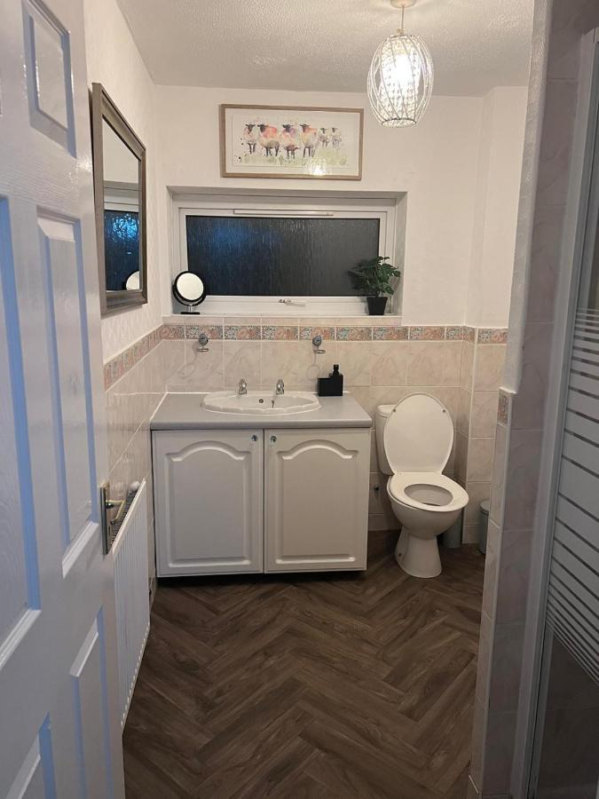 Spacious & Comfy Home- Very Close To Nec Birmingham ,Hs2 & Airport- Perfect For Contractors & Groups- Free Parking & Fast Wifi Marston Green Extérieur photo