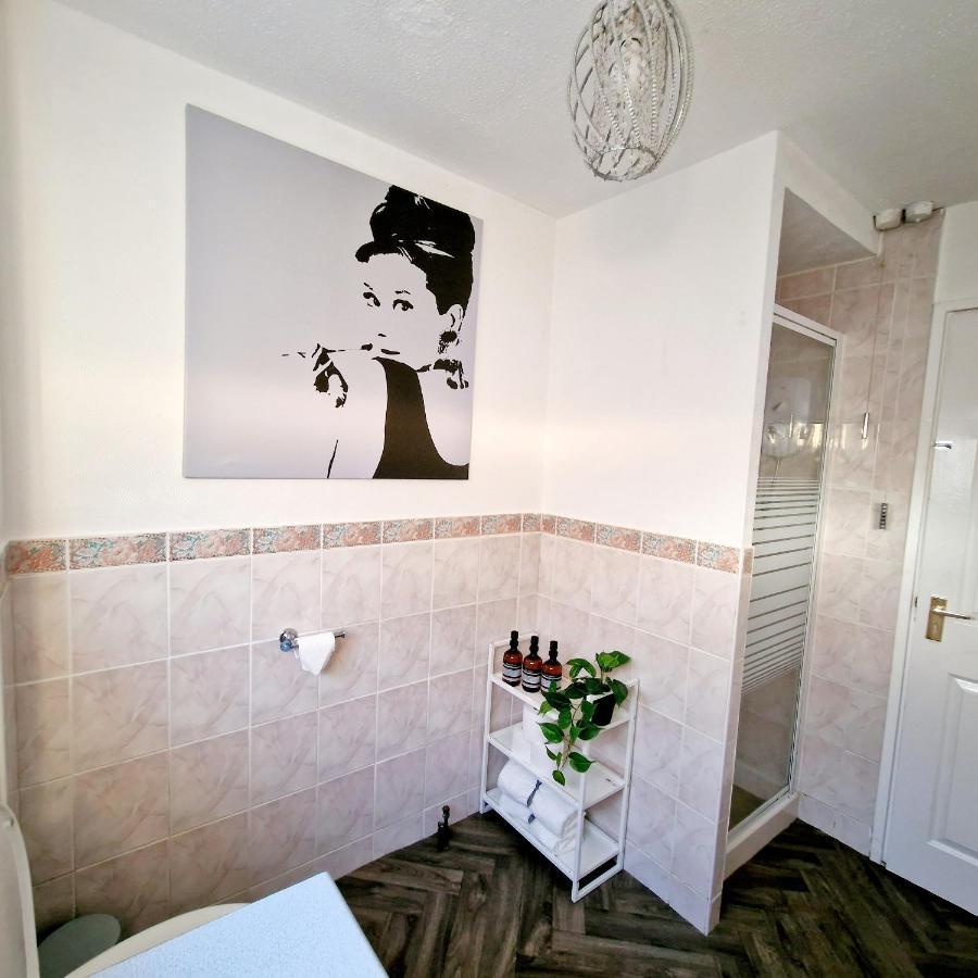 Spacious & Comfy Home- Very Close To Nec Birmingham ,Hs2 & Airport- Perfect For Contractors & Groups- Free Parking & Fast Wifi Marston Green Extérieur photo