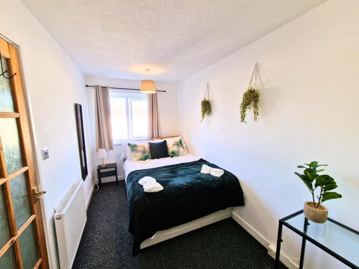 Spacious & Comfy Home- Very Close To Nec Birmingham ,Hs2 & Airport- Perfect For Contractors & Groups- Free Parking & Fast Wifi Marston Green Extérieur photo