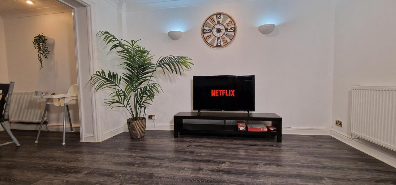 Spacious & Comfy Home- Very Close To Nec Birmingham ,Hs2 & Airport- Perfect For Contractors & Groups- Free Parking & Fast Wifi Marston Green Extérieur photo